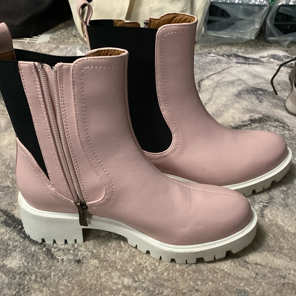 NWOT Pastel Pink Rainboots